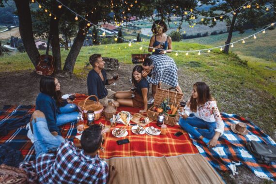what to pack for a picnic